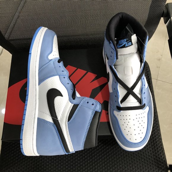 Air Jordan 1 High OG “Hyper Royal” sneakers shoes